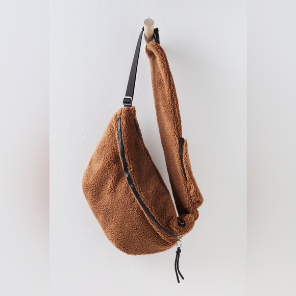 Free People - Overachiever Sherpa Sling - COCO TEDDY - Picture 1 of 6